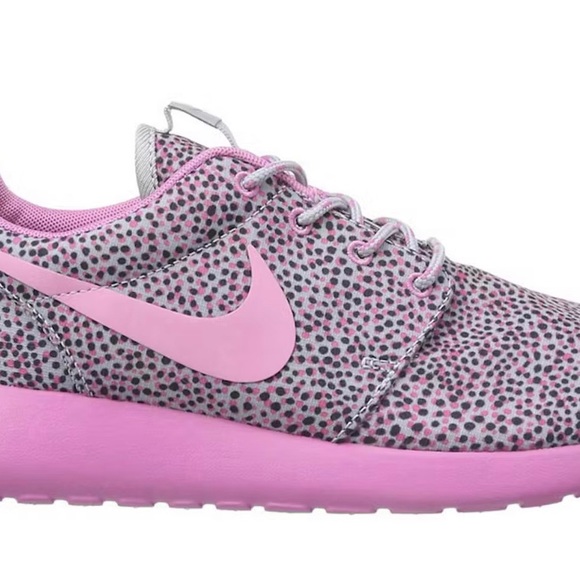 Print Polka dot pink black
Nike Roshe run
Need to be cleaned - Picture 2 of 6